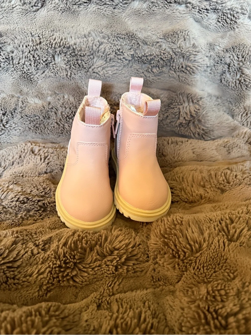 H&M Light Pink Toddler Girls Waterproof Chelsea Boot! Size 4/5.